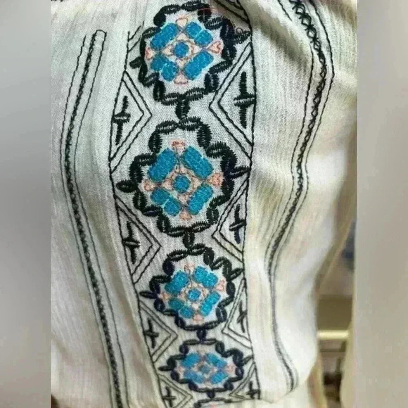 ANTHROPOLOGIE ENTRO BOHO BLUE EMBROIDERED SMOCKED CASUAL DRESS SIZE SMALL - Picture 4 of 6